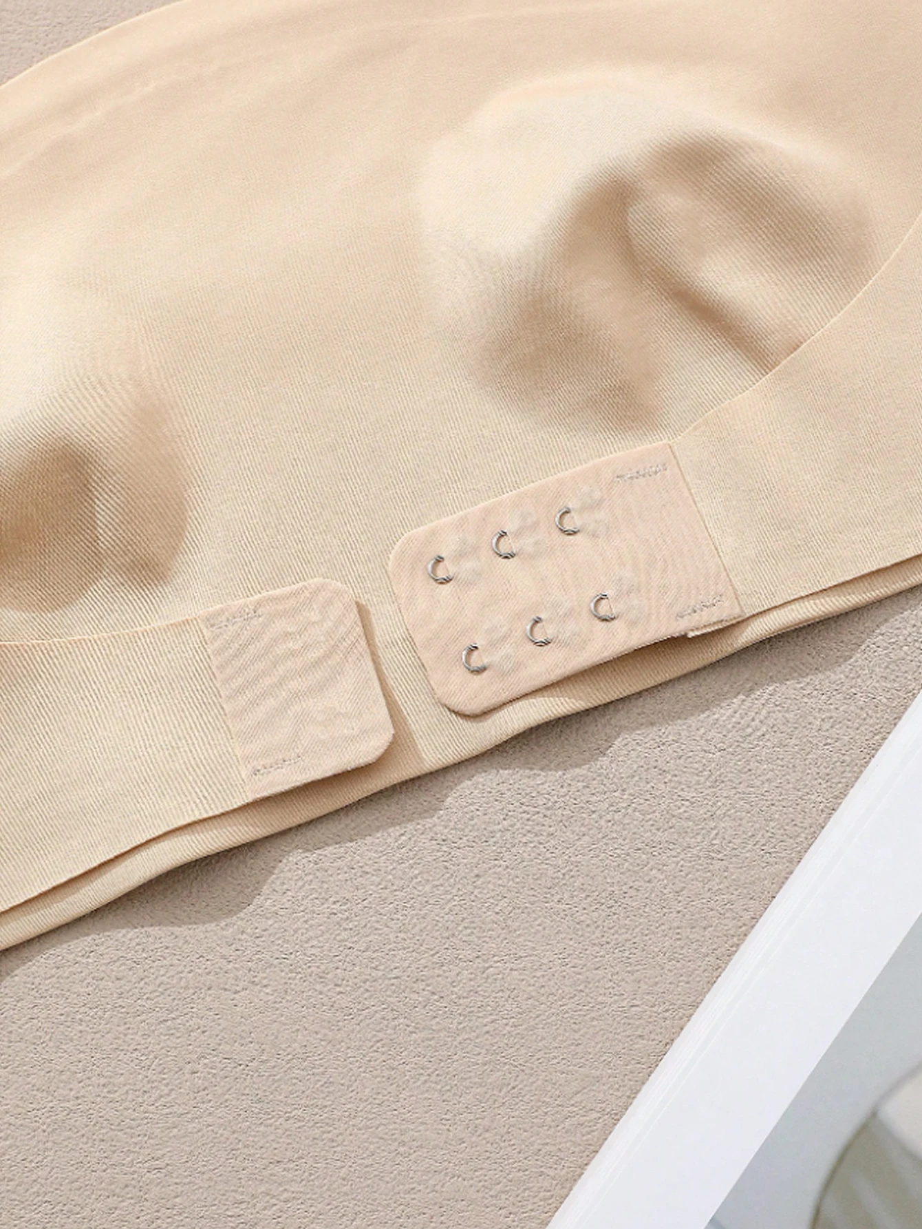 Trägerloser BH für Damen, nahtloser BH mit Schnalle vorne, kabelloser, rutschfester BH, sexy Crop-Top-Unterwäsche, unsichtbarer Halbschalen-BH, einteilig – Detail 11