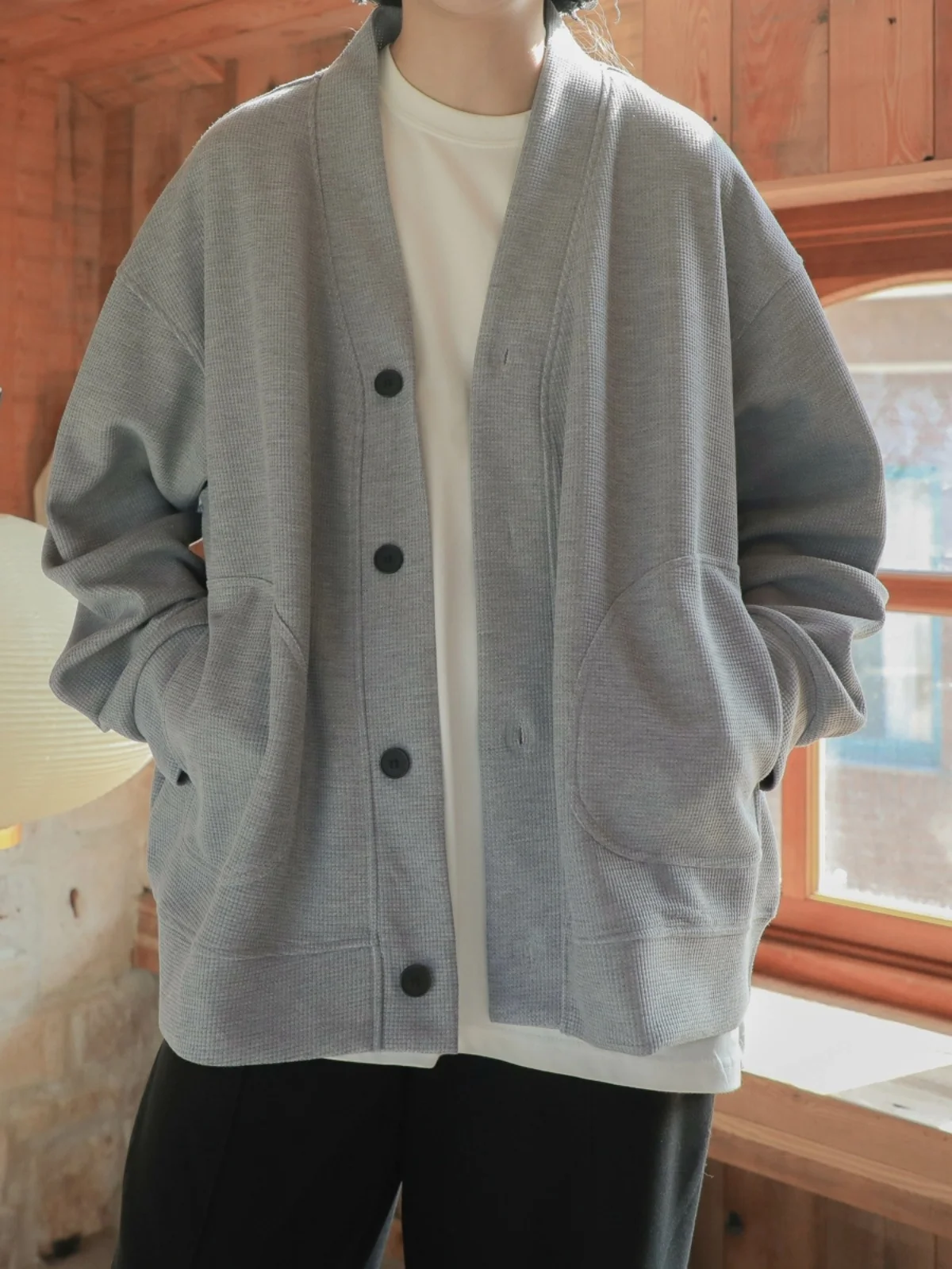 

Мужской свободный кардиган-свитшот, весна-осень 2024, новинка, в японском ретро-стиле, повседневная верхняя одежда, с V-образным вырезом, на пуговицах, удобный