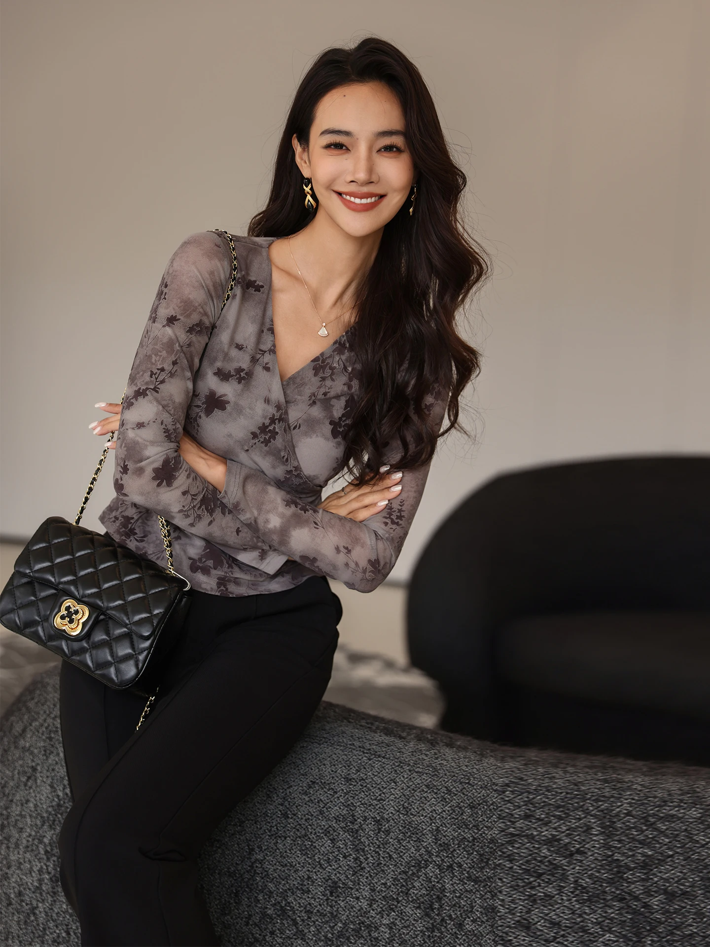 

Стильный женский топ с принтом для повседневной носки, универсальный, модный, новинка Весна 2026, элегантный, с длинным рукавом, V-образным вырезом