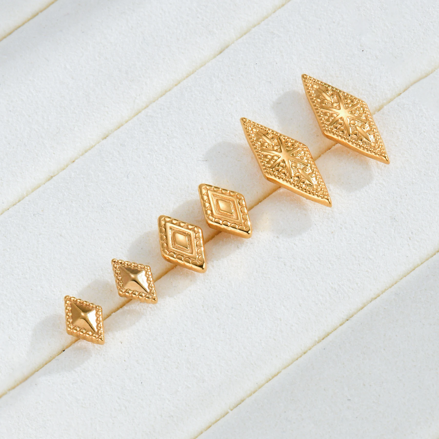 Nextvance Exquisite Small Cute Earrings Heart Moon Animal Stud Ear 18K Gold Plated Stainless Steel For Women Girl Jewelry Gifts
