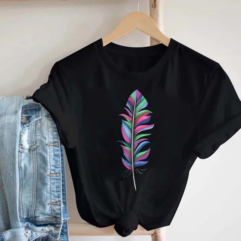 T-Shirt da donna maglietta stampata con grafica piuma ad acquerello maglietta a maniche corte da donna anni '90 Streetwear abbigliamento femminile top