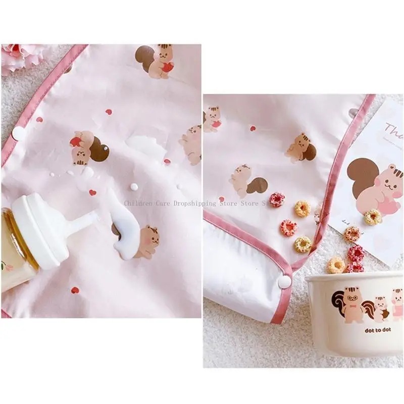 Baby-Fütterungs-Sabber-Lätzchen, Cartoon-Druck, Druckknopf, Speicheltuch, wasserdichtes Spucktuch mit Tasche für die Dusche von