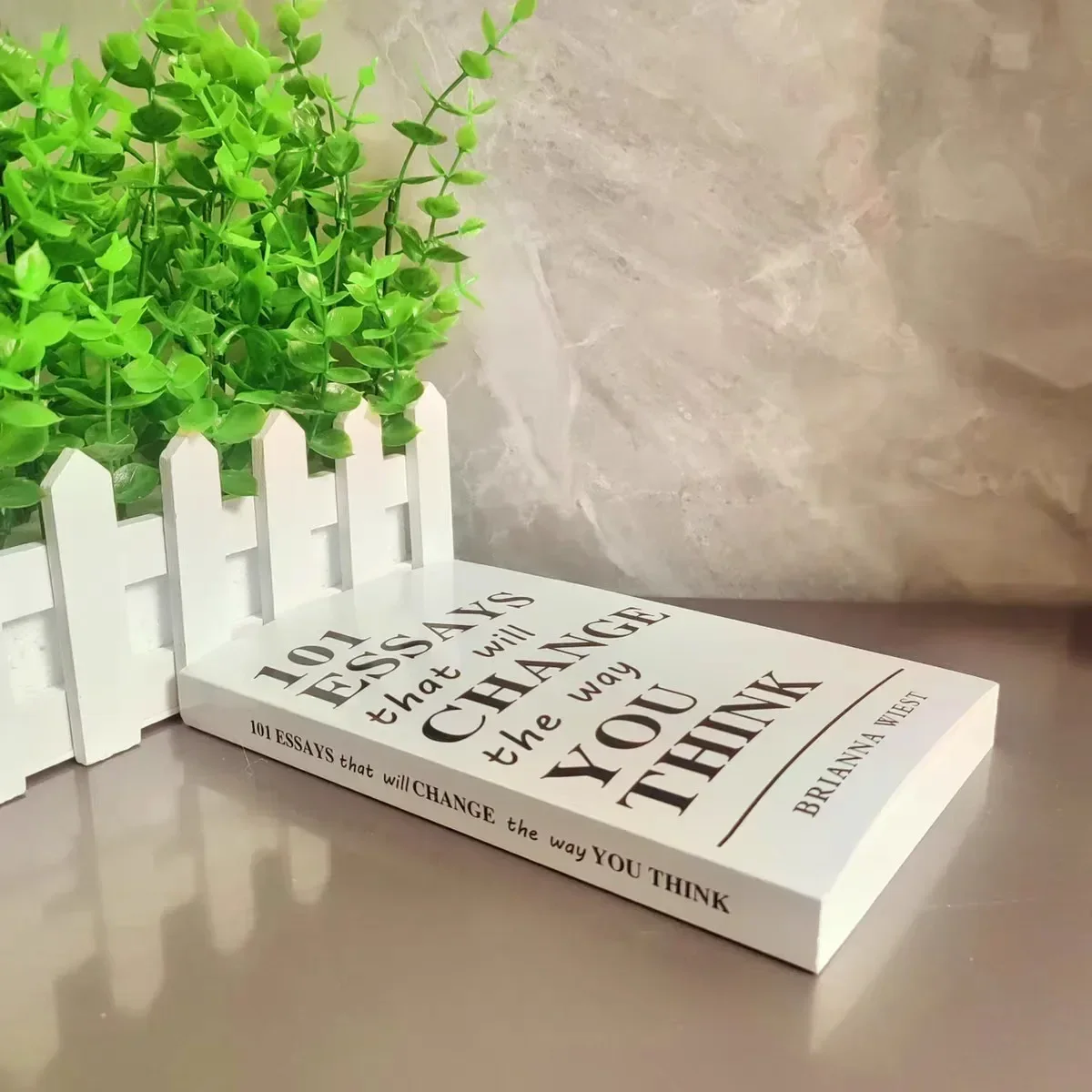 Wersja angielska „101 esejów zmieniających wzór myślenia”