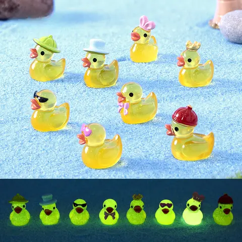 30pcs 빛나는 수지 미니 노란색 오리 미니어처 인형 집 DIY 수족관 정원 장식을위한 어둠 속에서 빛나는 오리 인형