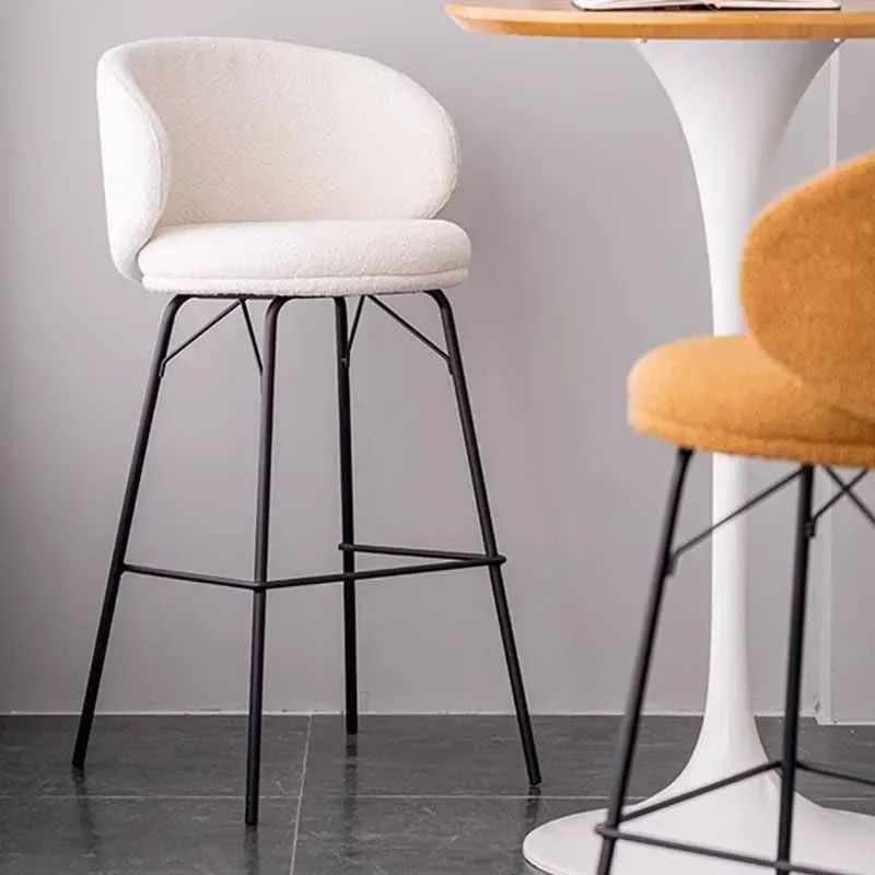 Рисунок 6 - Скандинавские барные стулья для гостиной