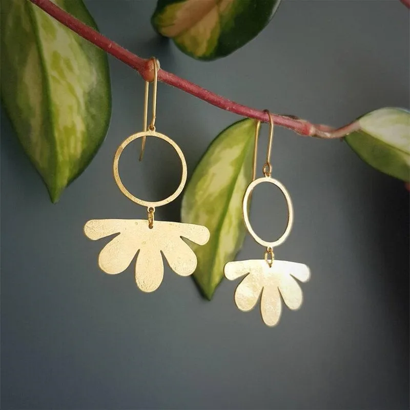 

Hammer brass, round and flower hammer individual earrings are the perfect gift for mothers, wives and daughters