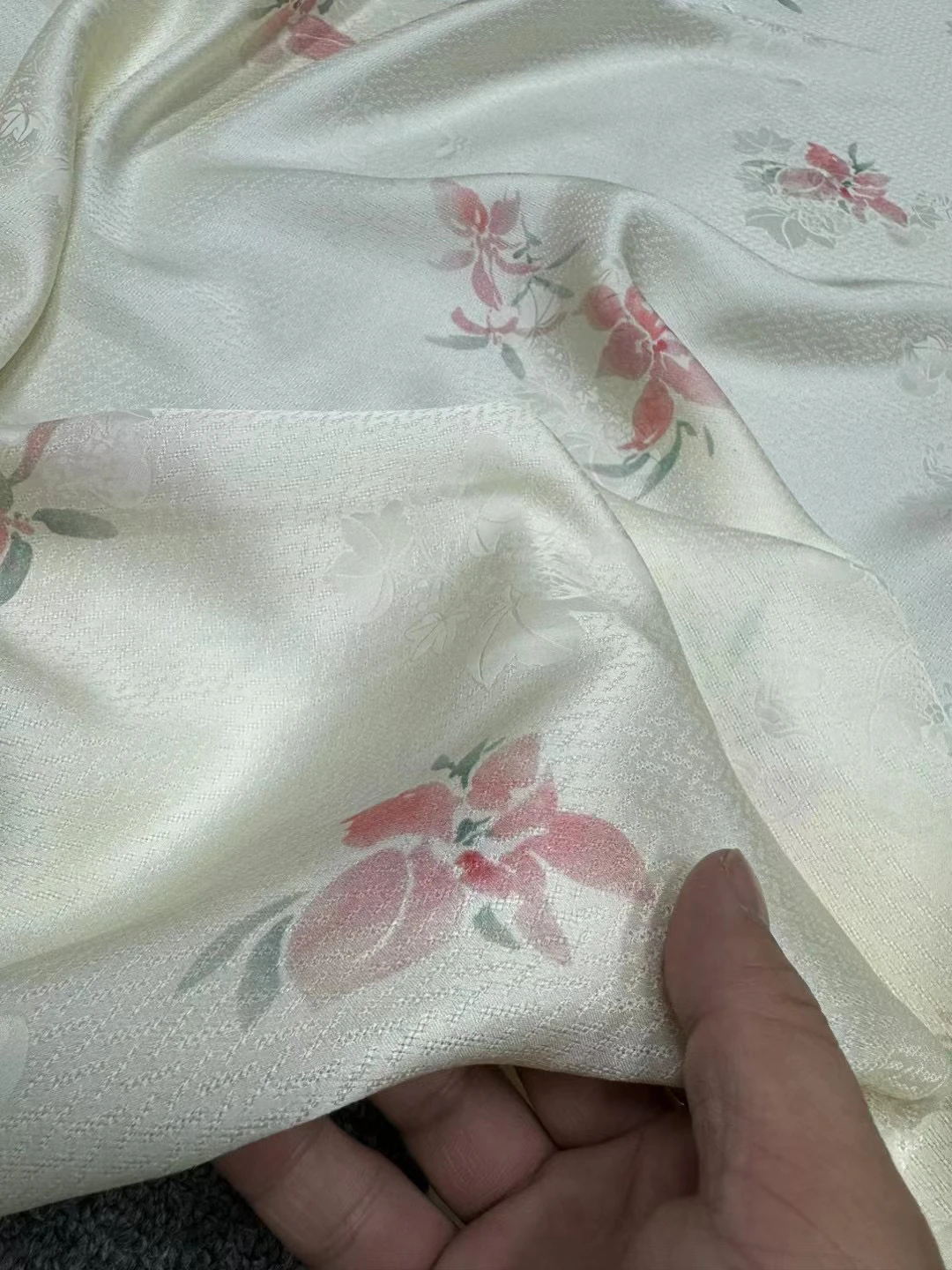 100% Silk Jacquard Twisted Rose Silk Fabric Cheongsam Dress Fabric 19momme