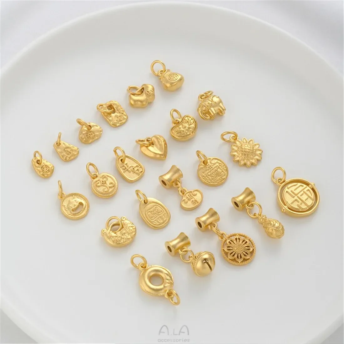 

Shajin Irregular Special-shaped Fu Brand Money Bag Baby Elephant Bell Cartoon Zodiac Dragon Pendant DIY D051