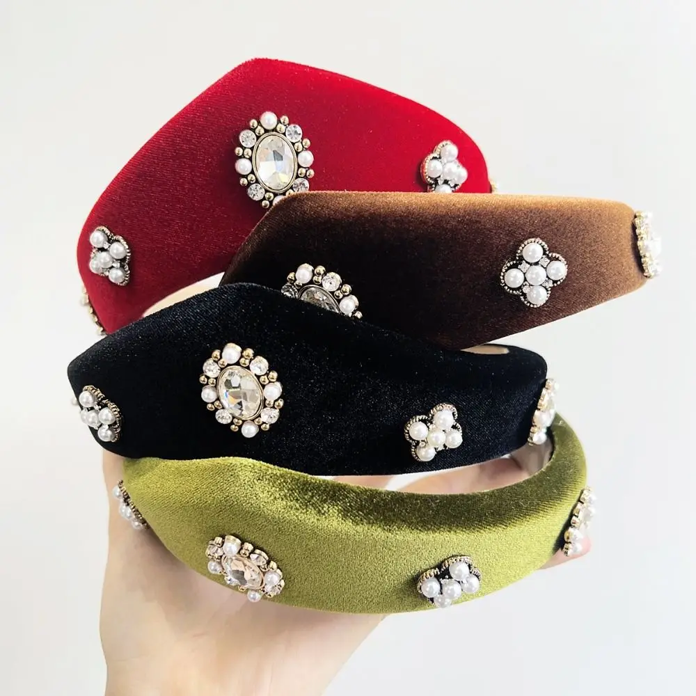 

Retro Elegant Velvet Triangle Headband British Wide Edge Crown Hair Hoop Headwear Baroque Rhinestone Pearls Hairband Women