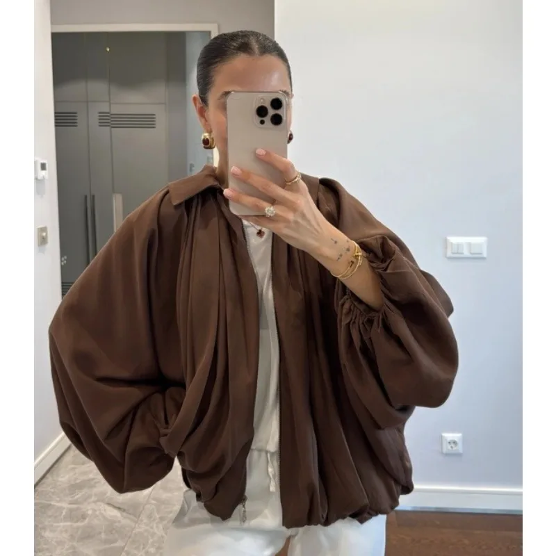 

Tinaa Винтажная повседневная женская куртка 2025 Новая коричневая свободная складка с отложным воротником и широким рукавом на молнии Новинка в пальто и куртках 190319