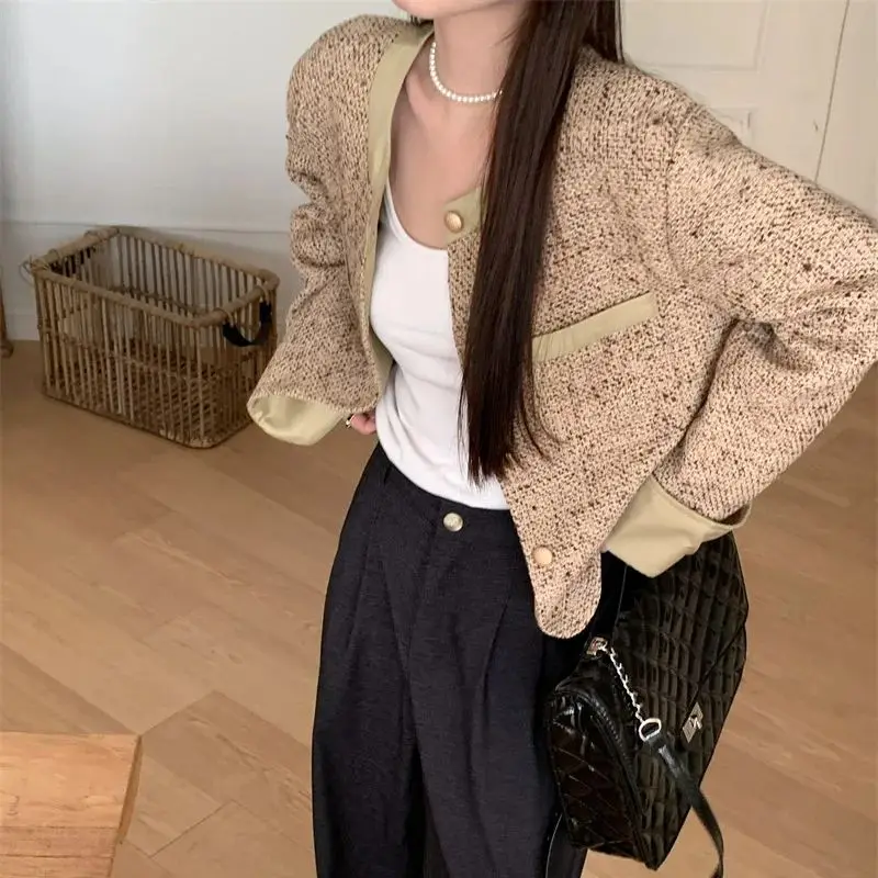 

Autumn Winter 2024 Retro Contrasting Color Patchwork Small Fragrant Style Women's Jacket With a Sense of Luxury Niche Short Top