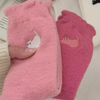 Nuevos calcetines súper suaves de lana de visón con bonito gato para mujer, calcetines de tubo medio de felpa cálidos y gruesos para invierno, calcetines térmicos acogedores para dormir en el suelo, calcetines Kawaii