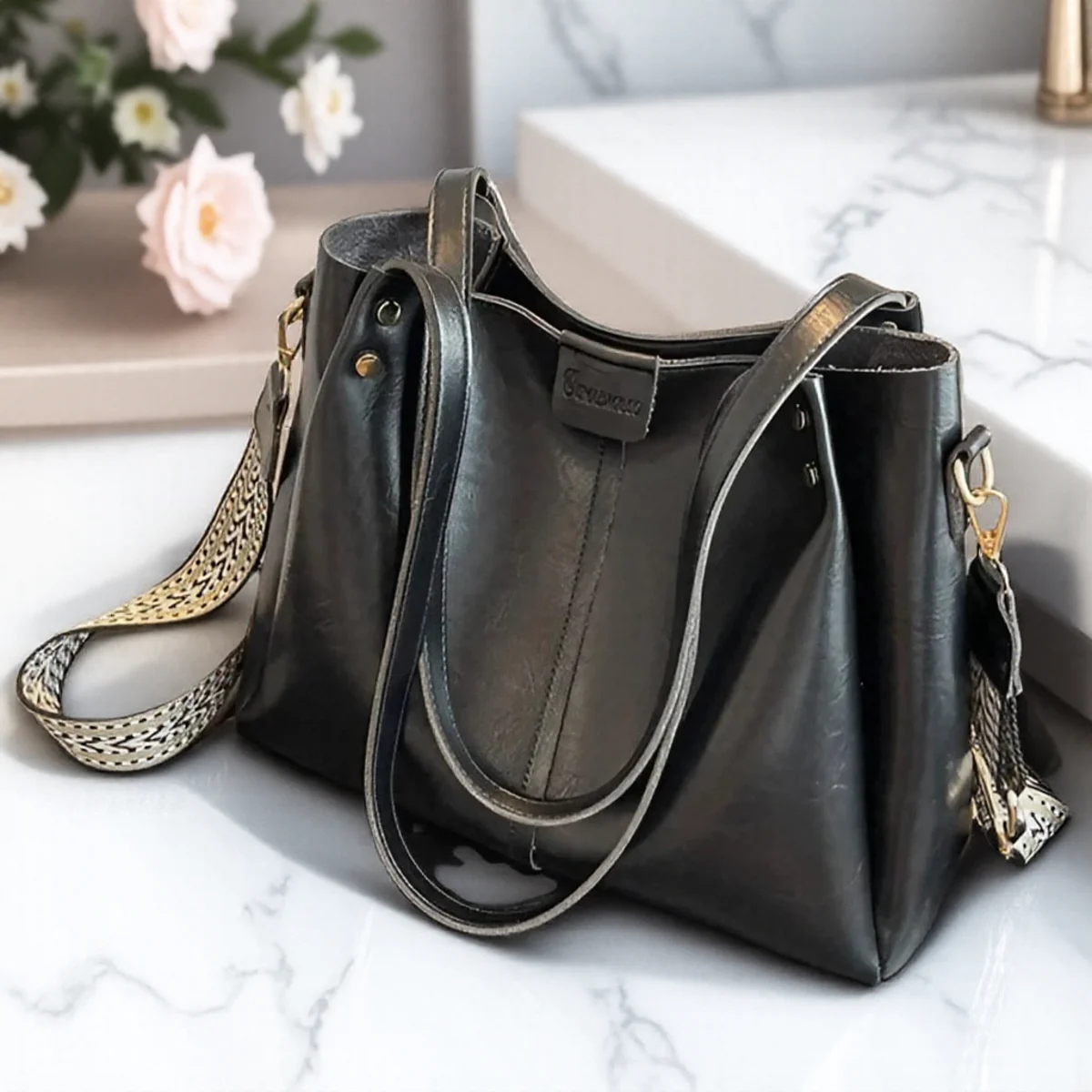 

Large Capacity PU Leather Women Shoulder Bag Multi Compartments Lightweight Waterproof Handbag For Wallet Phone Cosmetics