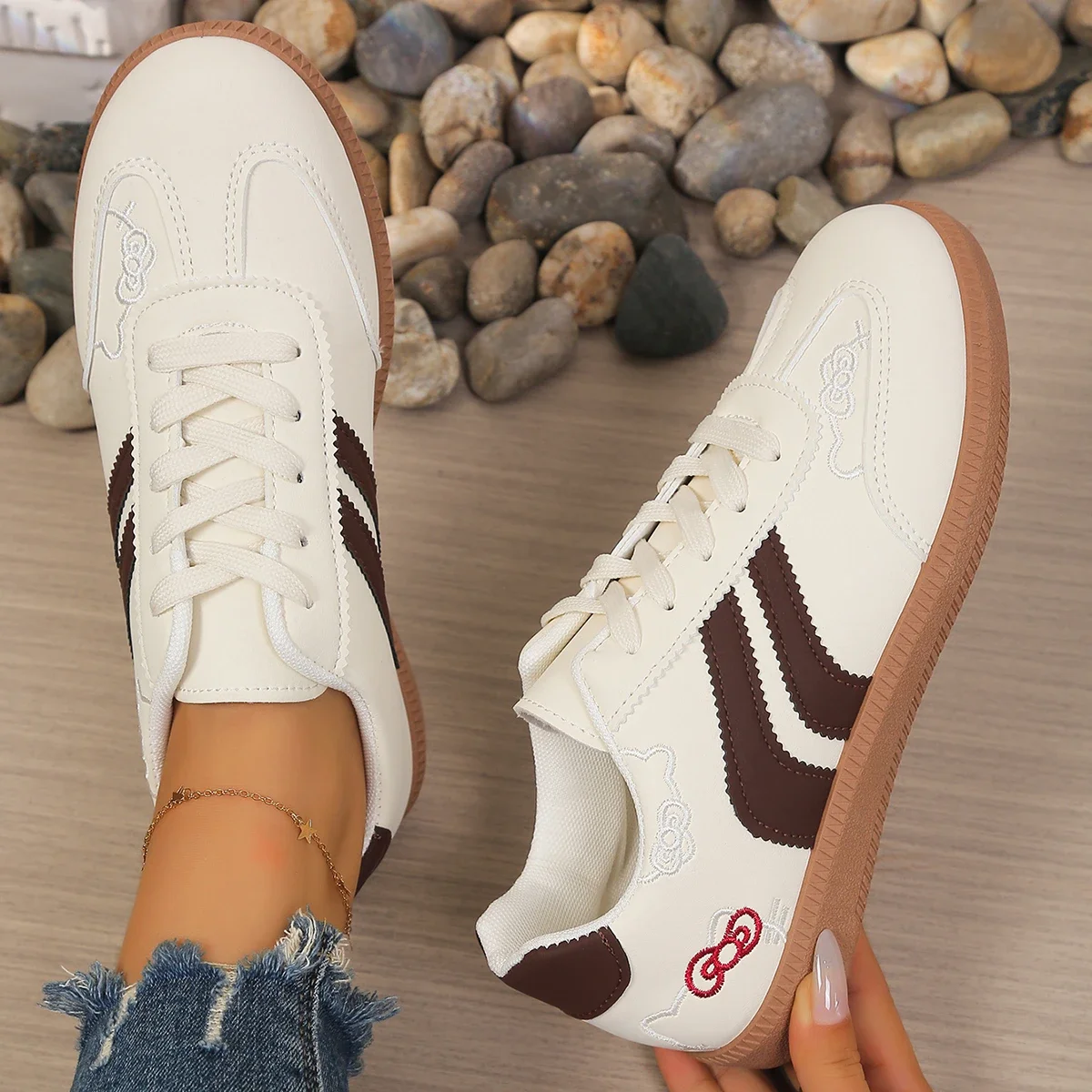 Koreanischer Stickerei-Stil 2026 Neue Damen-Trainingsschuhe, Vielseitige Casual-Sport-Ultra-Leichte Flache Weiße Sneaker – Detail 1