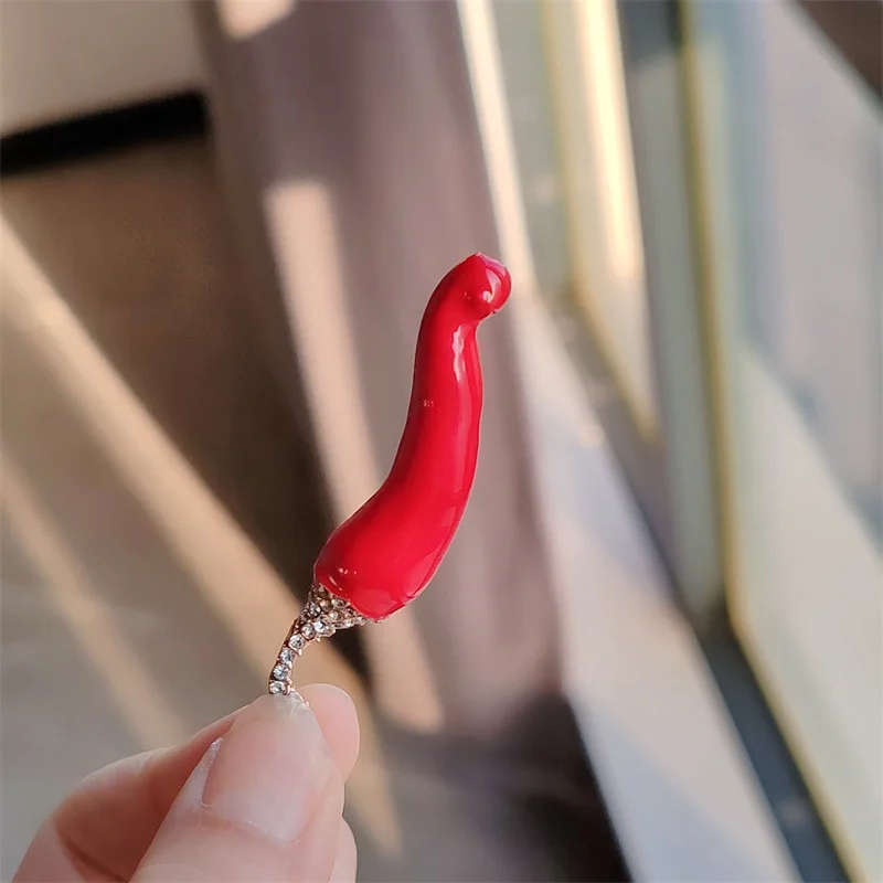Fun Creative Drip Oil Red Pepper Brooches For Men Women Fashion Rhinestone Enamel Pin Jewelry Unisex Gift Party Office Accessory