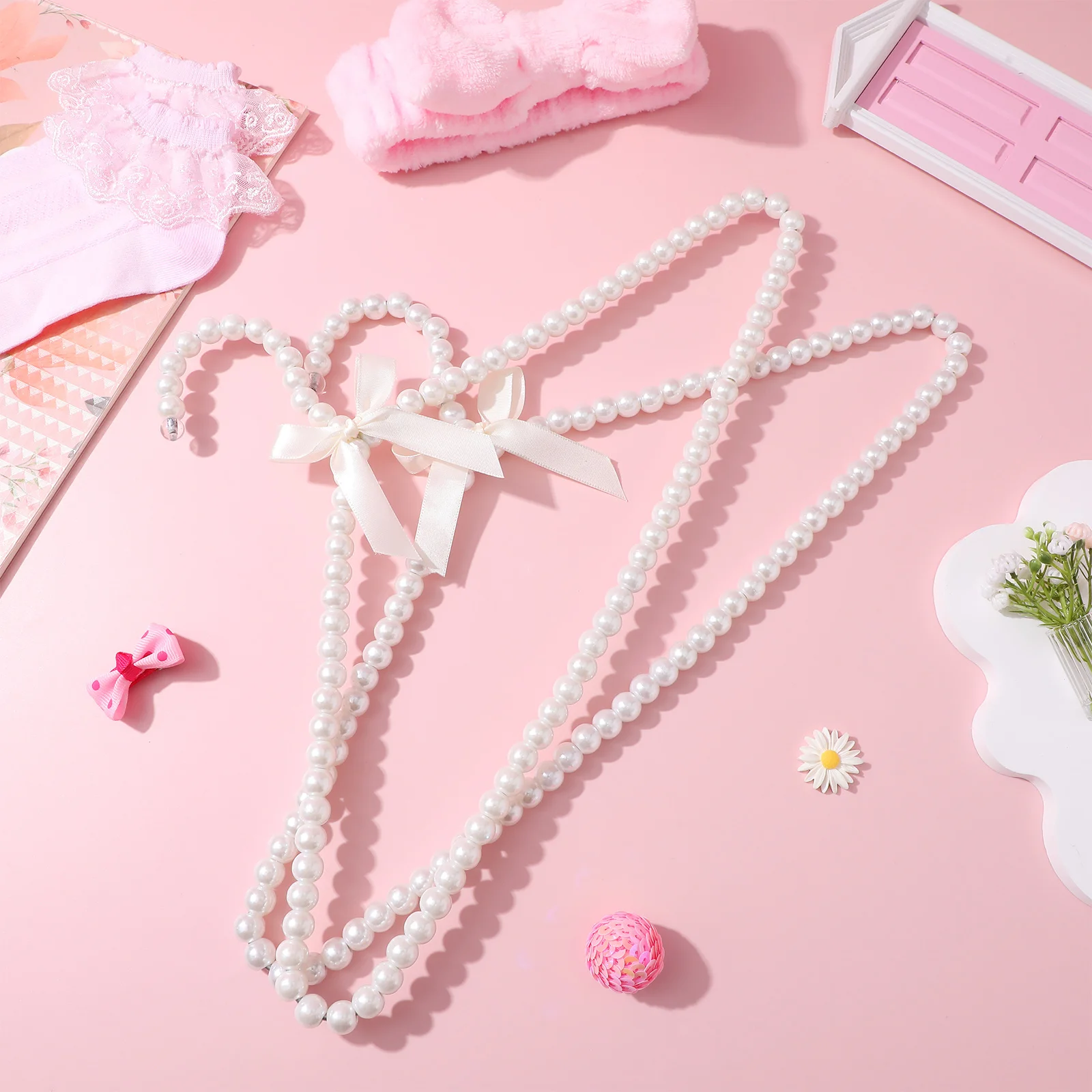 

2Pcs Pearl Bowknot Clothes Hangers Non Slip Creative Hangers Suitable for Clothes Display Coat Jackets