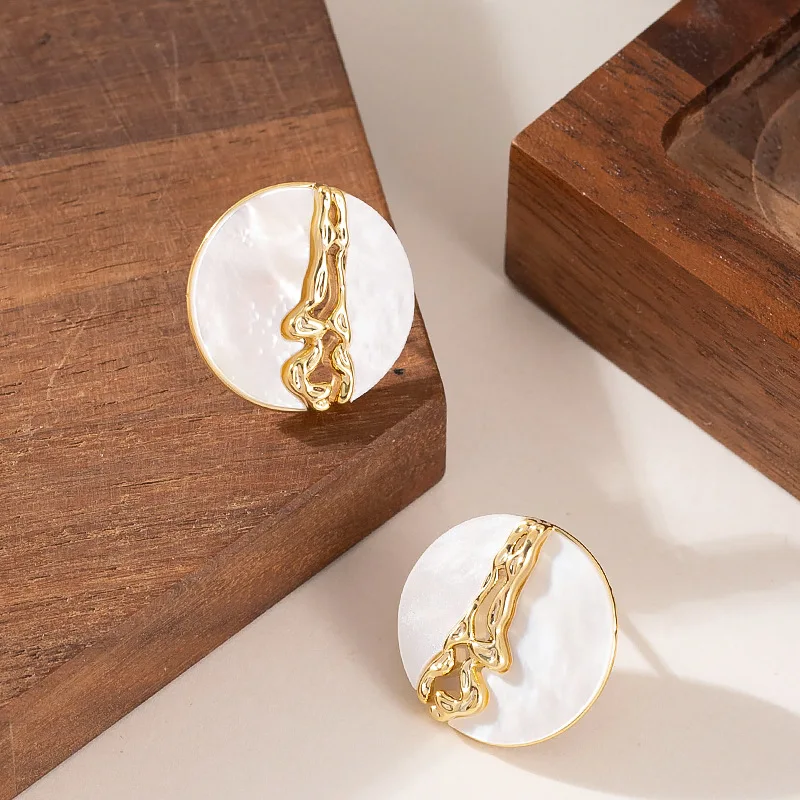 Elegant little fragrance, sea and bright moon, double geometric shell earrings, elegant, simple and high-end earrings