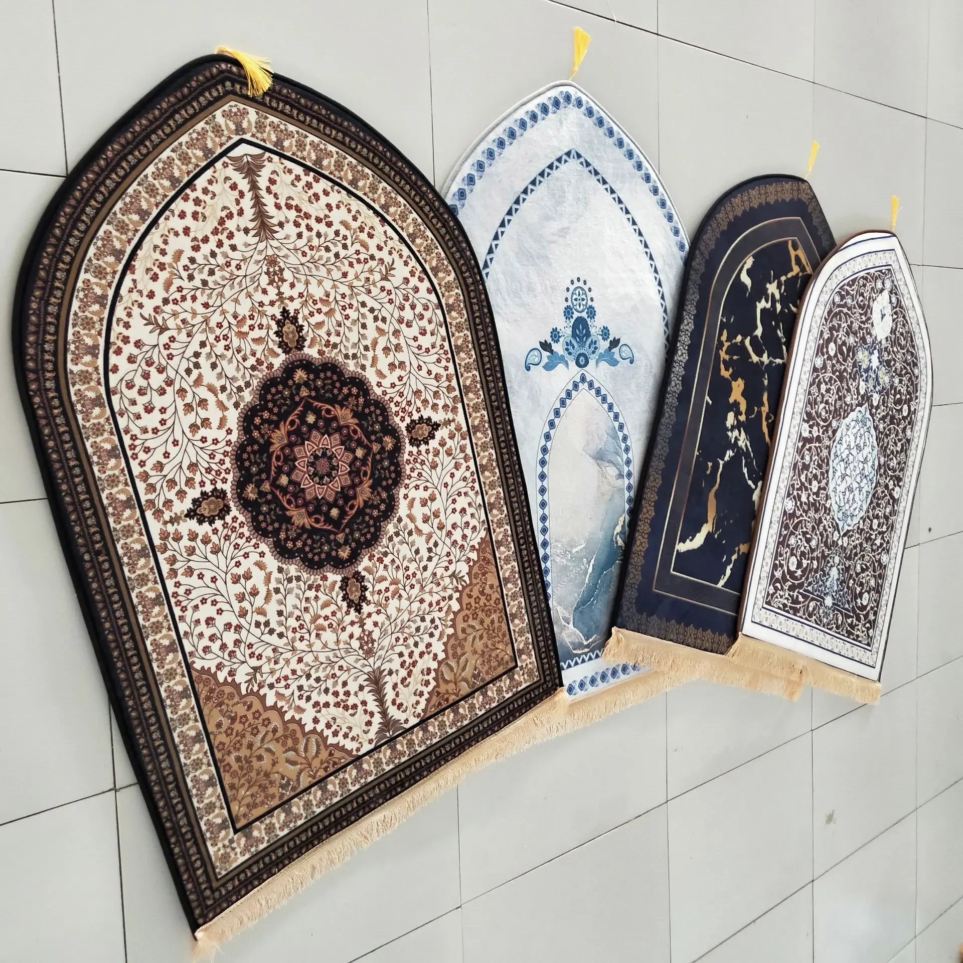 Geometric Pattern Mat Qibla Mat Patterned Muslim Floor Mat Special-shaped Flannel Printed Carpet Special-shaped Prayer Mat