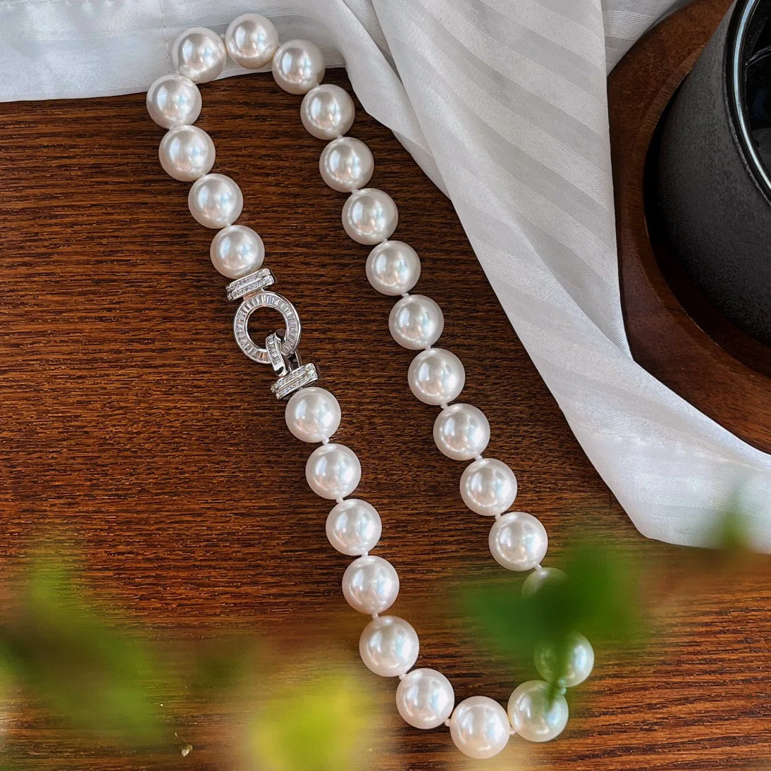 

Good-looking domineering 14mm bead necklace short chocker chain 40cm large particle imitation pearl necklace women