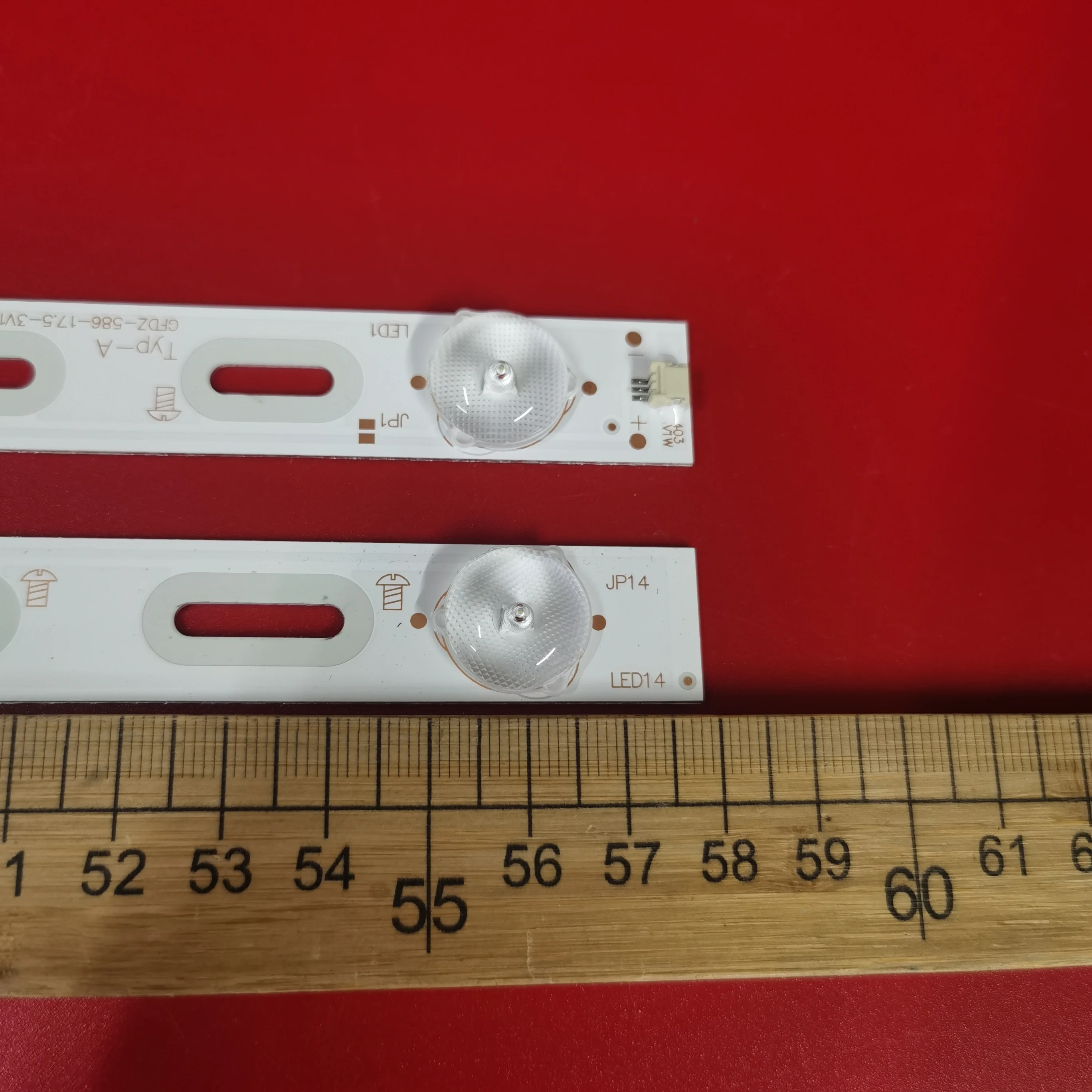 10 جزء/الوحدة ل 42 "- 55" 58 سنتيمتر 7 مصباح 3 فولت الألومنيوم 18 مللي متر مسافة المصباح 8.5 سنتيمتر يمكن قطعها تعسفي LCD إضاءة خلفية للتلفاز بار 100% جديد