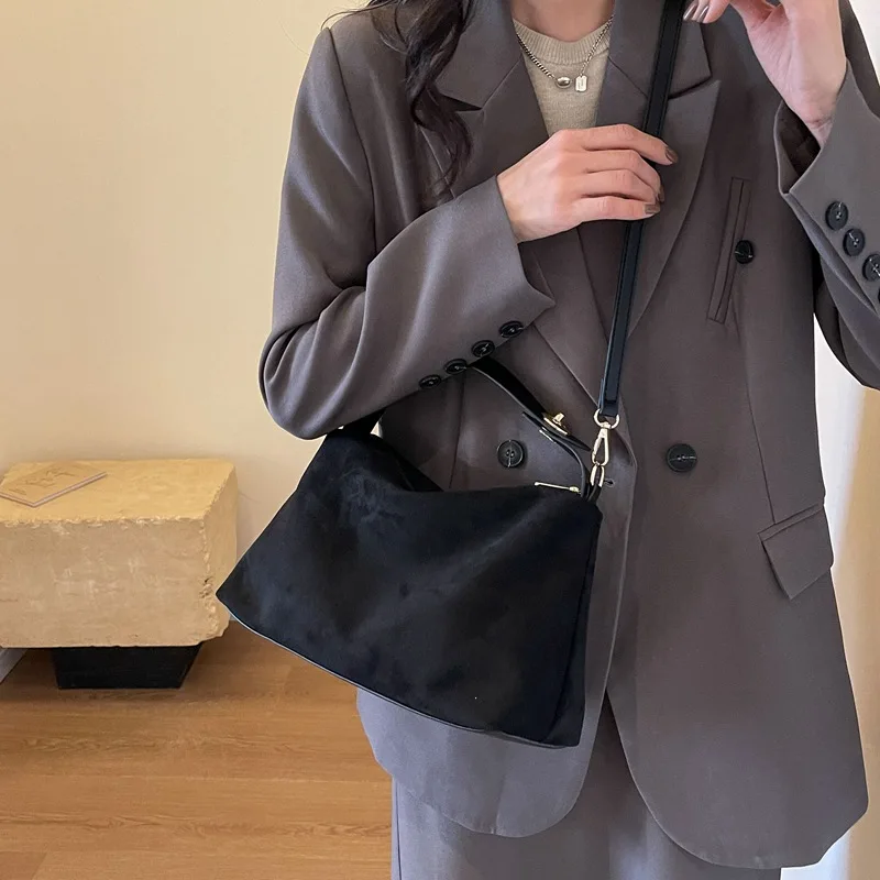 Retro matte ladies' handbag, suede fleece armpit single-shoulder tote bag, large-capacity commuting crossbody backpack
