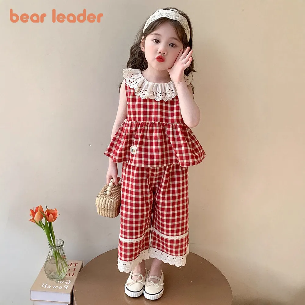 

Летний красный клетчатый принт Bear Leader, милая одежда для маленьких девочек, кружевной лоскутный топ без рукавов и брюки, повседневные детские комплекты