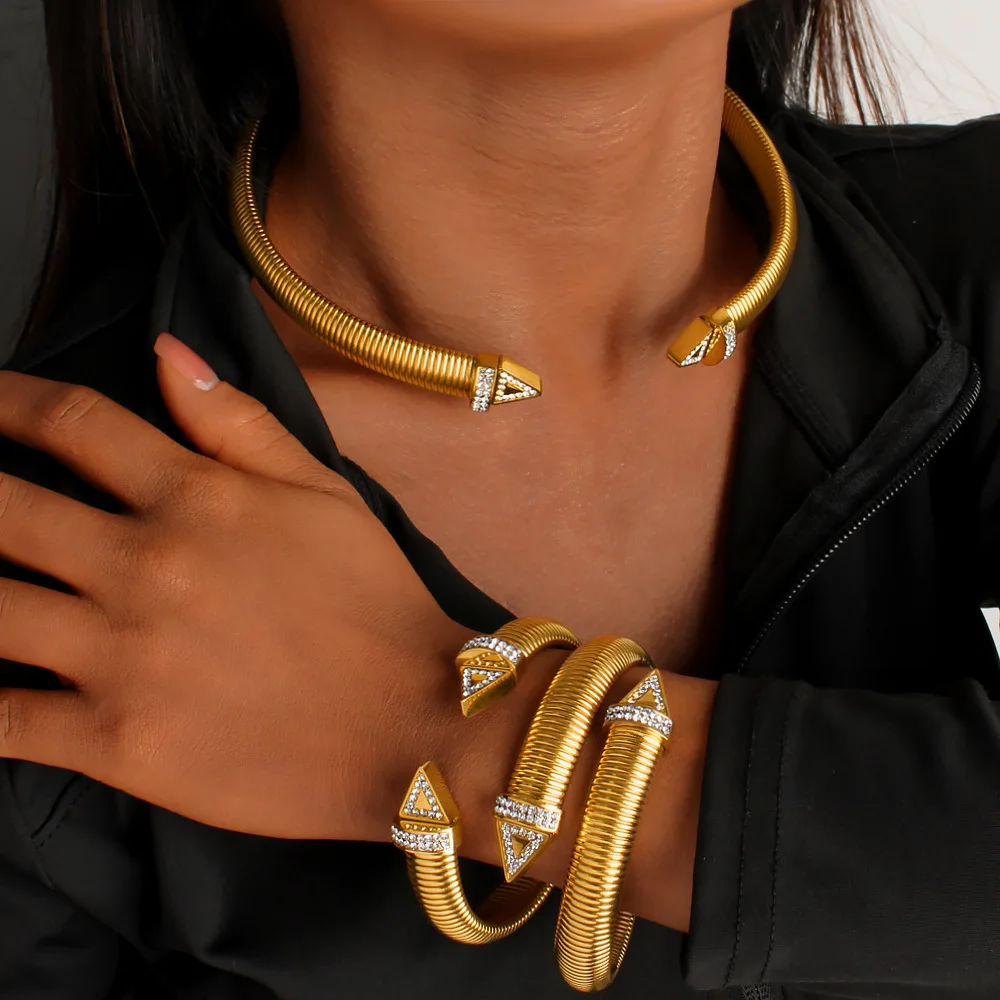 

DIY accessories Guangdong decoration goose throat with drill opening bracelet collar titanium steel plated 18K gold triangular z