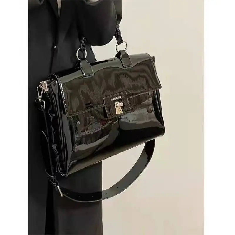 Black Patent Leather Computer Bag Large Capacity Single Shoulder Diagonal Cross Bag neutral Handheld Briefcase By Postman