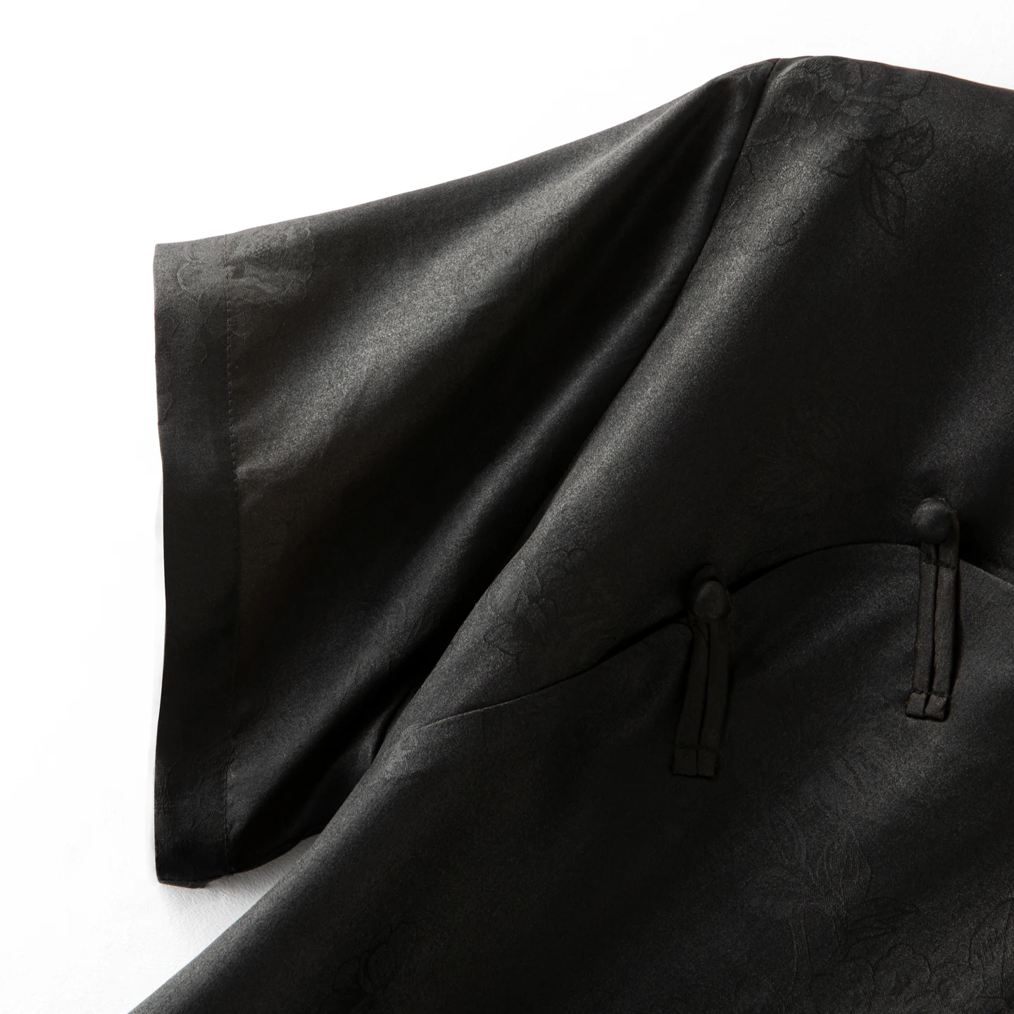 Stehkragen, 100 % natürliche Maulbeerseide, duftendes Wolkengarn, Jacquard, schräger Kragen, Schnalle, kurzärmeliges Damenmode-Hemd