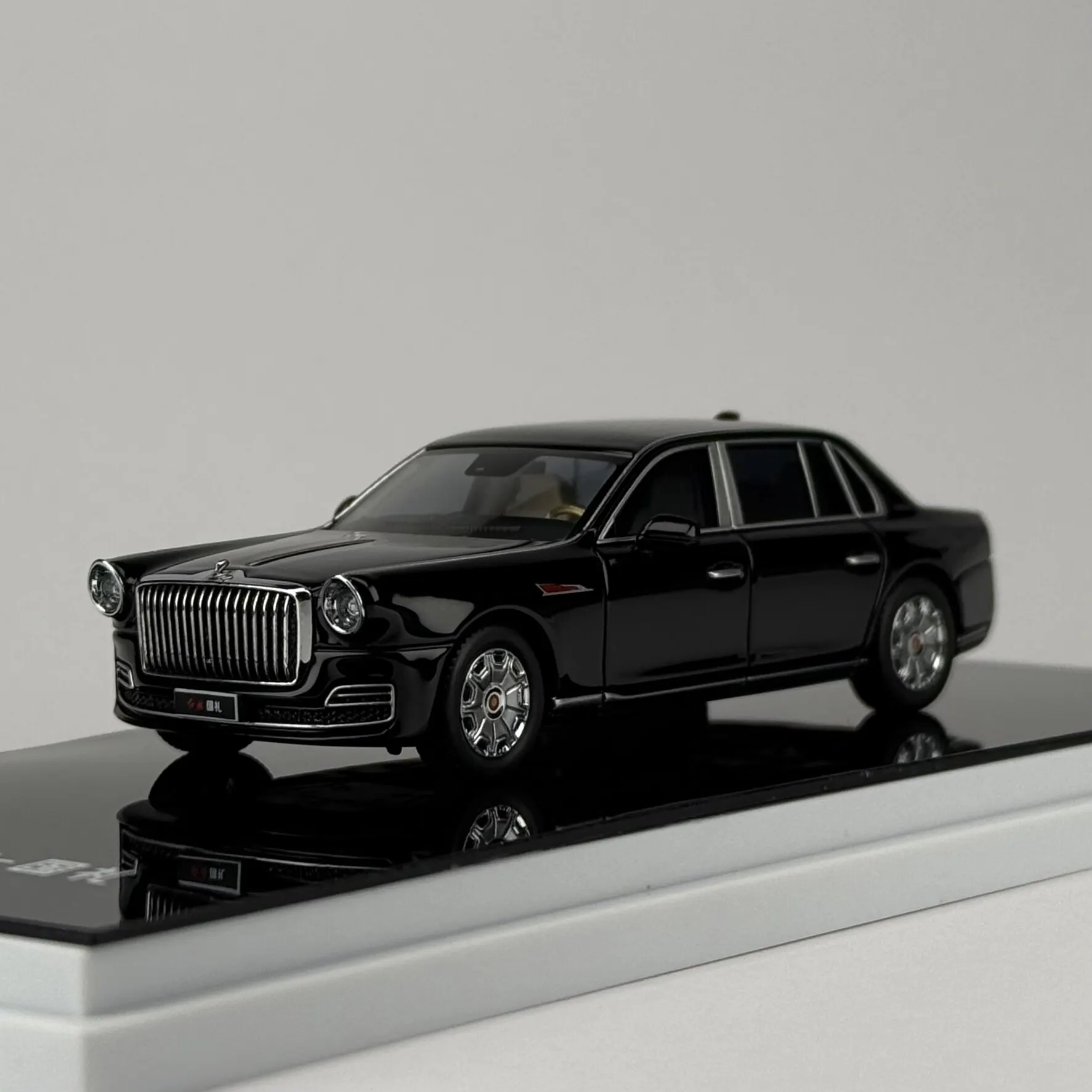 diecast-ar-1-64-scale-red-flag-golden-chrysanthemum-alloy-car-model