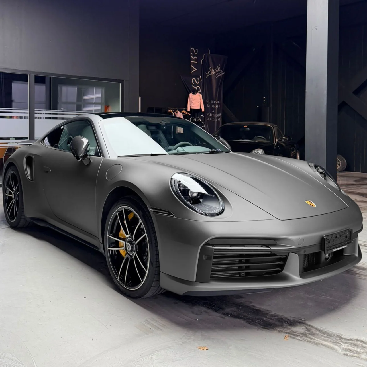 Pellicola Vinilica Cromata Grigia Super Opaca per Wrapping Auto, Foglio per Rivestimento Completo dell'Auto con Super Elasticità e Cambio Colore
