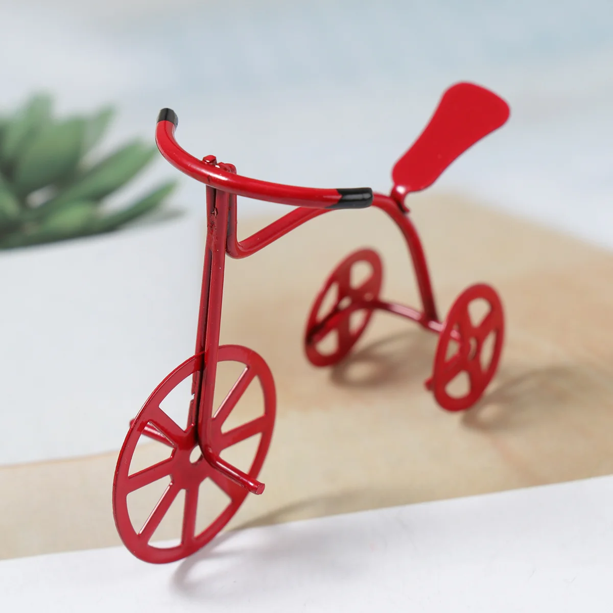 1/12 Mini Housue Adornment Tricycle Model Toy Car Model Mini Furniture Ornament for Home Friends (Red)