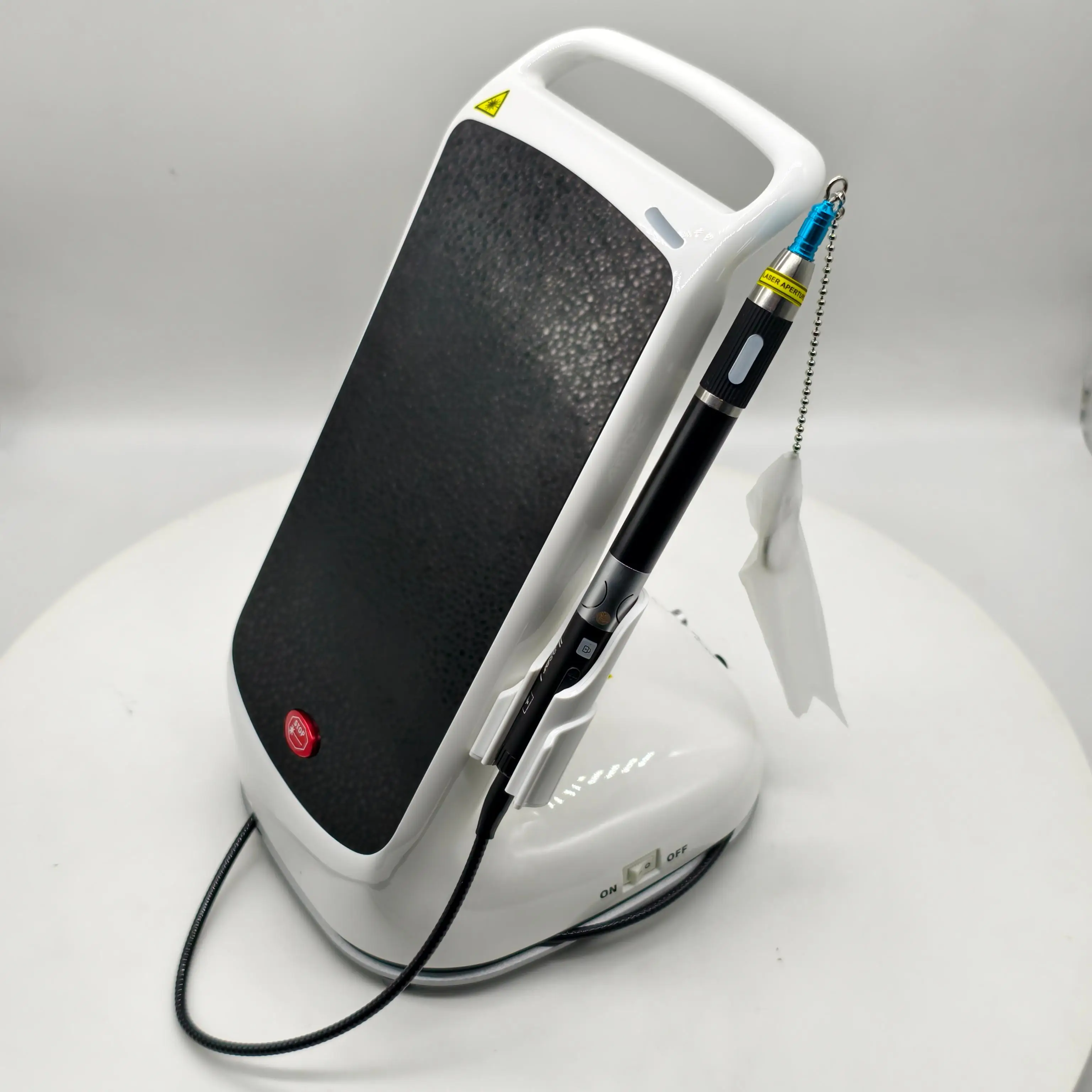 سطح المكتب أشباه الموصلات ليزر ثنائي النطاق 0.5W-8W تطبيق الطاقة قابل للتعديل في الممارسة السريرية عن طريق الفم