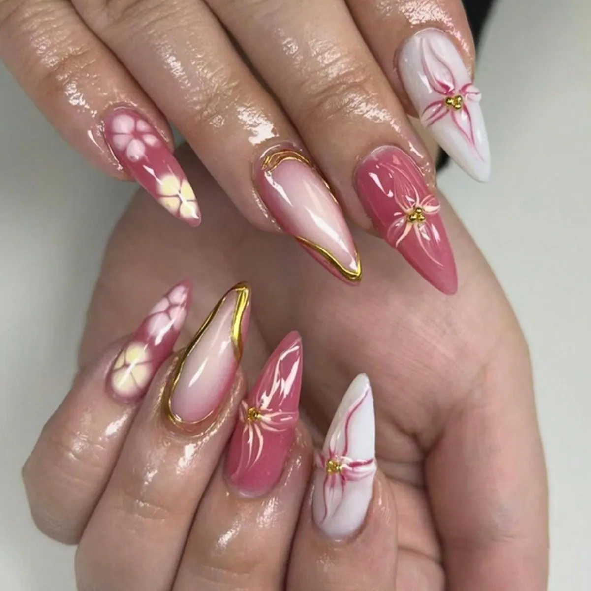 

24pcs Long Stiletto Press on Nails Sets Pink Flower Design Almond False Nails with Golden Lines Fake Nail Datachable Manicure