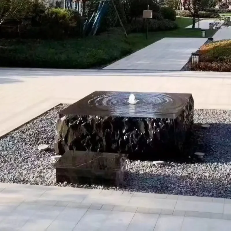 Innenhof im japanischen Stil, schwarze Bergstein-Wassernapf, Außenpool, Villengarten, Steinbecken-Landschaftsbau