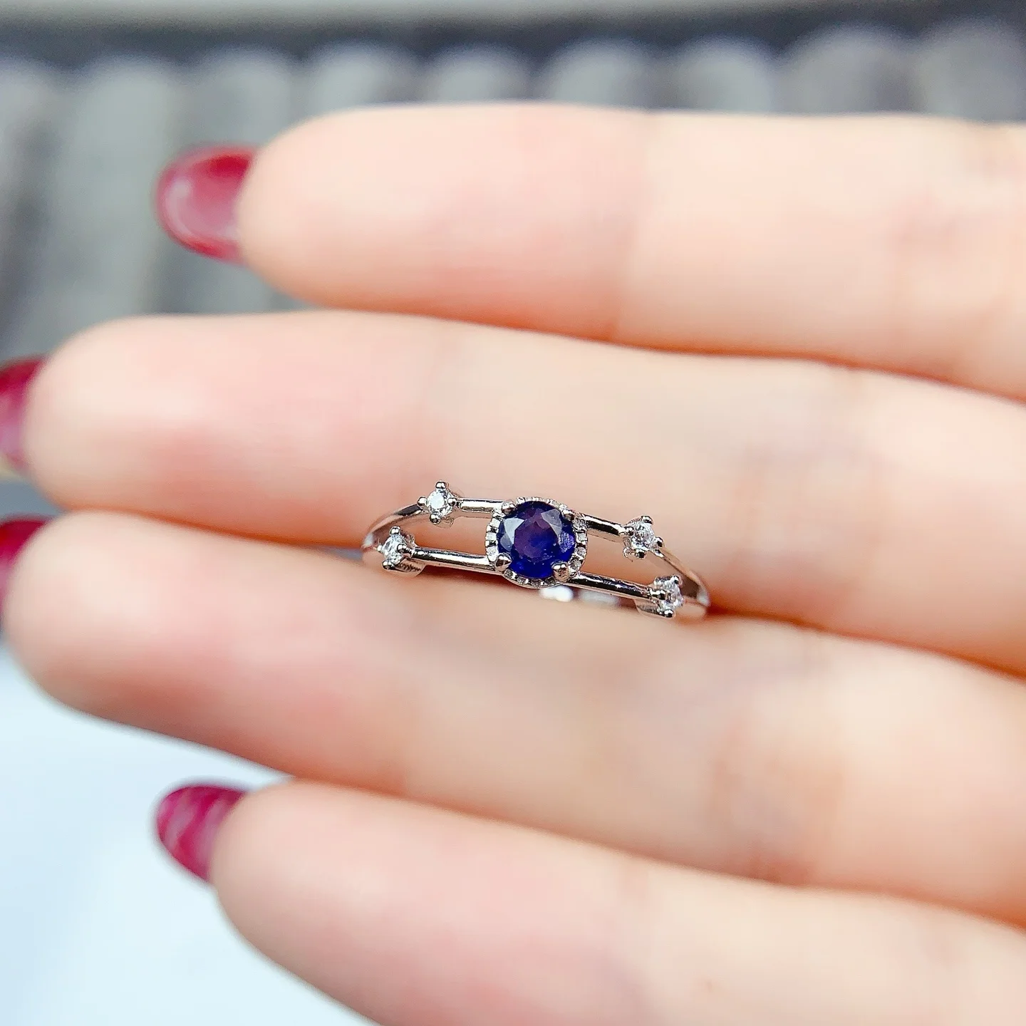 

Новое женское открытое кольцо из серебра 925 пробы с роскошным нишевым сапфиром и 4 кольцами, инкрустированное бриллиантами, элегантный стиль