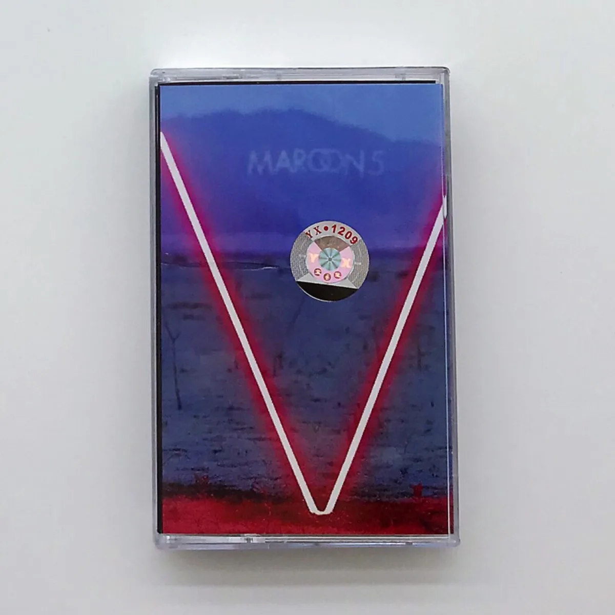 

Кассета Maroon 5 V, классический поп-рок альбом, винтажный музыкальный коллекционный предмет, аудиокассета в прозрачном футляре для фанатов