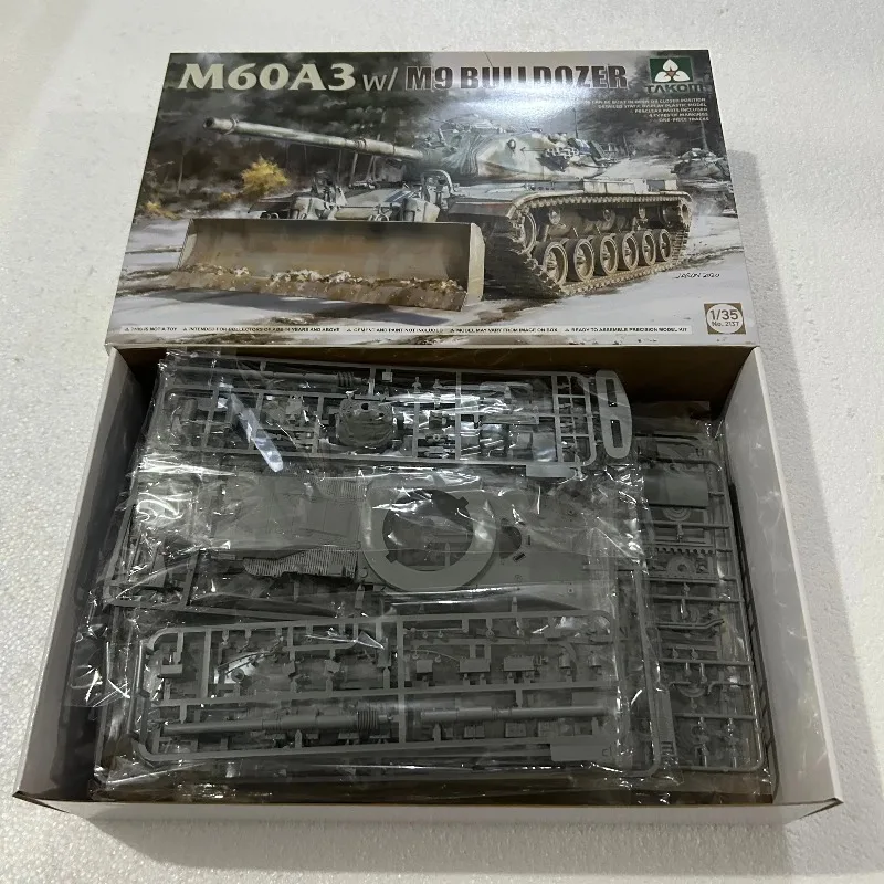 Takom 2137 1:35 M60A3 w/M9 BULLDOZER Assembly plastics model kit