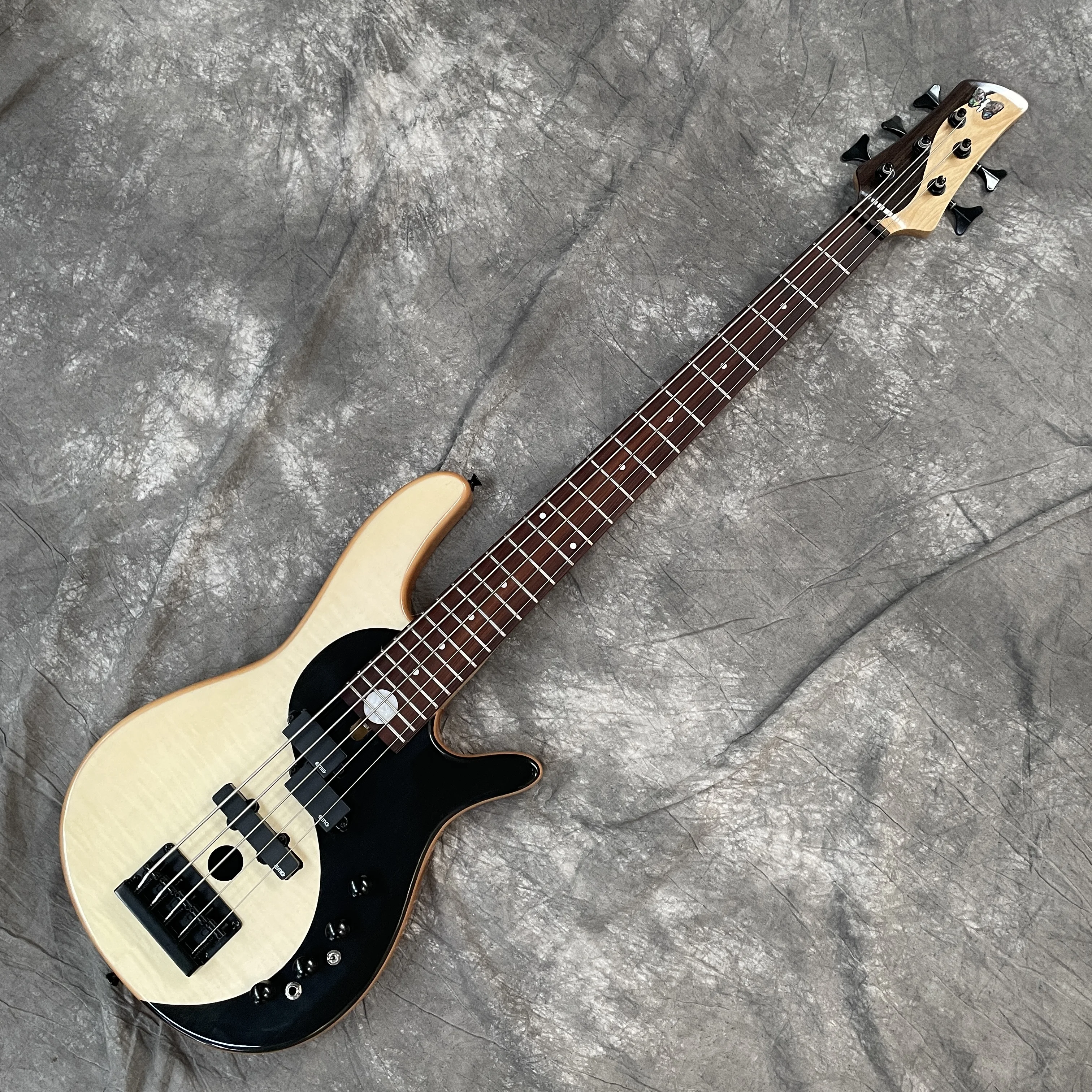 

Custom Bass Electric Bass 5strings Yinyang Natural Wood Color Basswood Body Maple neck Rosewood Fretboard
