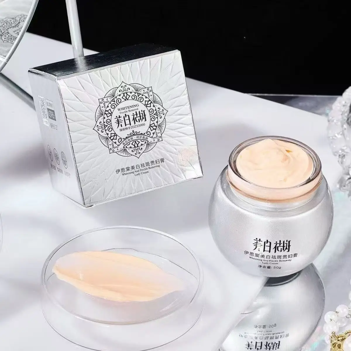 Crema Sbiancante e Anti-Macchie, Crema Viso Uniformante per Macchie Scure, Copertura Imperfezioni e Tono Uniforme