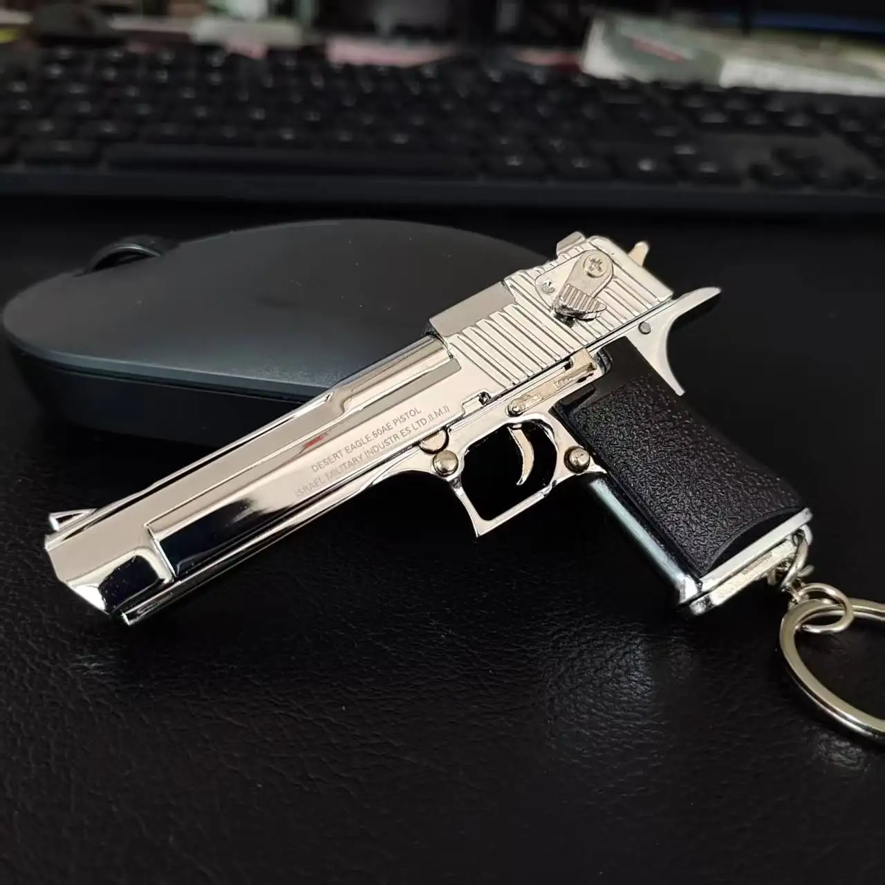 1:3 Legering Desert Eagle Pistool Model Mini Gun Sleutelhanger vergulde Tas Hanger Afneembare Speelgoed Pistool Voor Volwassen kinderen Gift