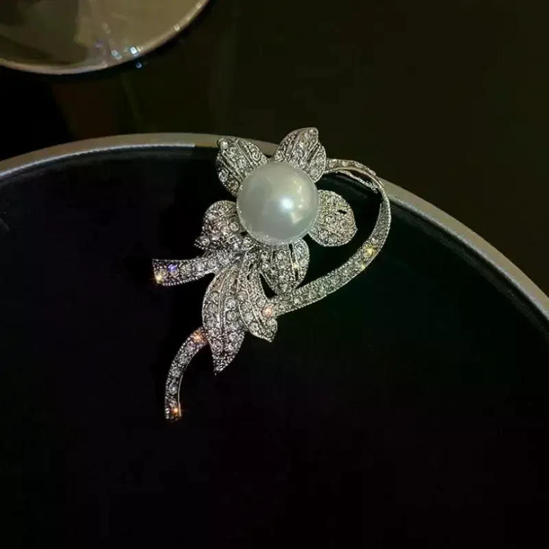Fashion Creativity Rhinestone Pearl Flower Silver Brooches For Women Clothing Coat Accessories Gifts