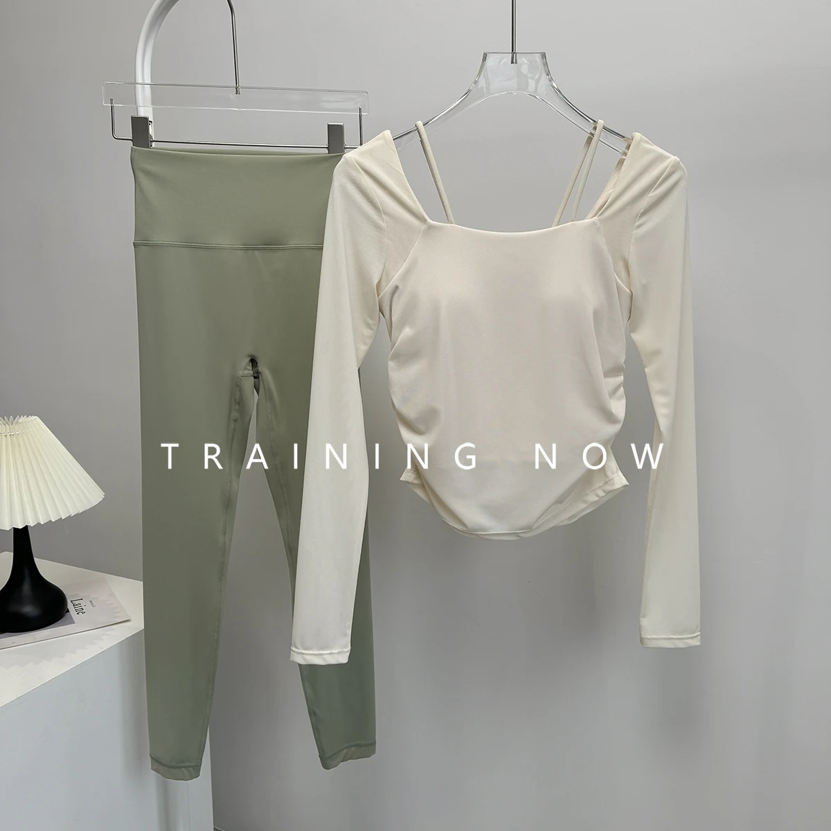 

Premium sense sports suit for women in spring gym training quick-drying morning jogging fashionable slim yoga suit