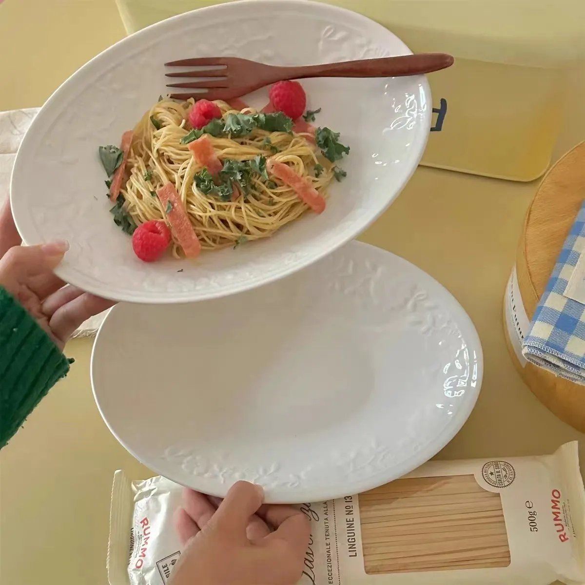 26cm salad plate with a bowl embossed oval plate with a deep plate of poritone