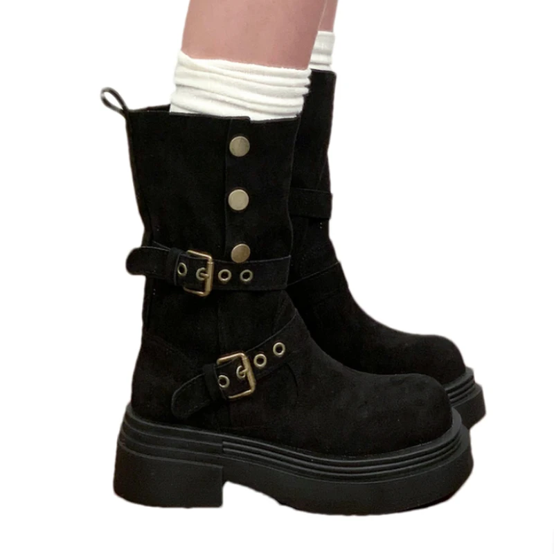 أحذية نسائية مسطحة من جلد الغزال أحذية منتصف العجل 2025 موضة مشبك أحذية الشتاء الاتجاه الجديد مصمم أنيق Mujer بوتاس