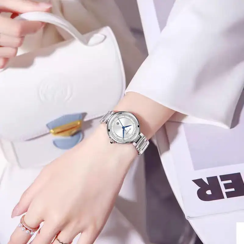 ساعة كوارتز مقاومة للماء للسيدات ، ضوء القمر الأبيض ، هدية الفضة الكلاسيكية ، أزياء الإناث