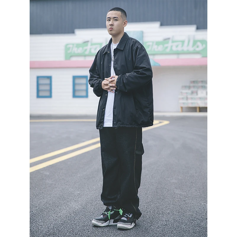 سترة هيب هوب من النايلون ملابس الشارع باللون الأسود العادي سترة كلاسيكية مقاومة للماء مموهة وخفيفة الوزن كبيرة الحجم للرجال