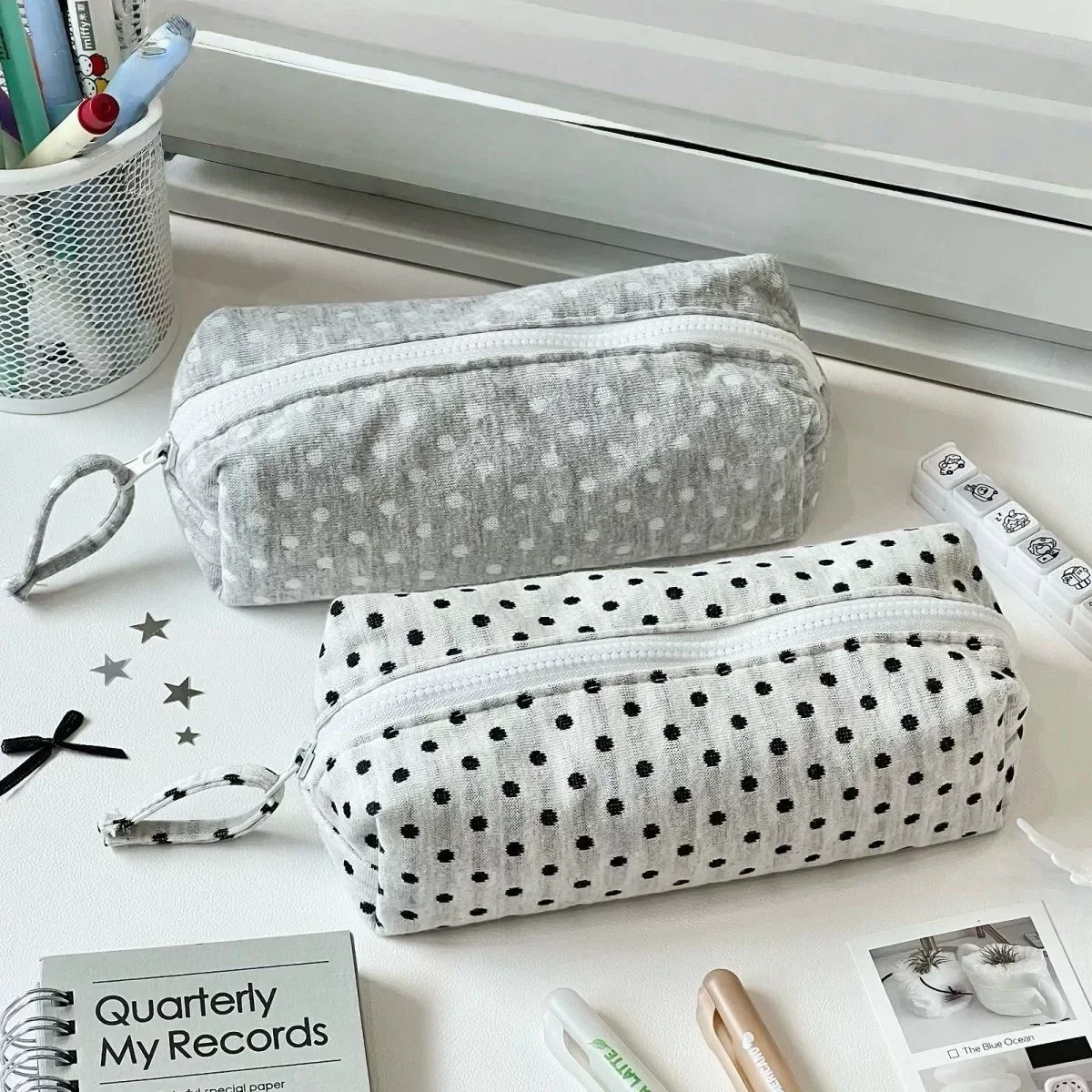 Koreanischer Stil Polka Dot Federmäppchen, multifunktionale Kosmetiktasche, große Kapazität, tragbarer Make-up-Organizer für den täglichen Gebrauch von Frauen – Detail 4