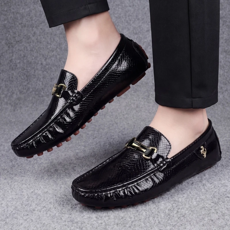 Modische Designer-Leder-Loafer für Herren, bequeme Slipper, leichte, rutschfeste Freizeitschuhe für Herren, flache Herrenschuhe. – Detail 6