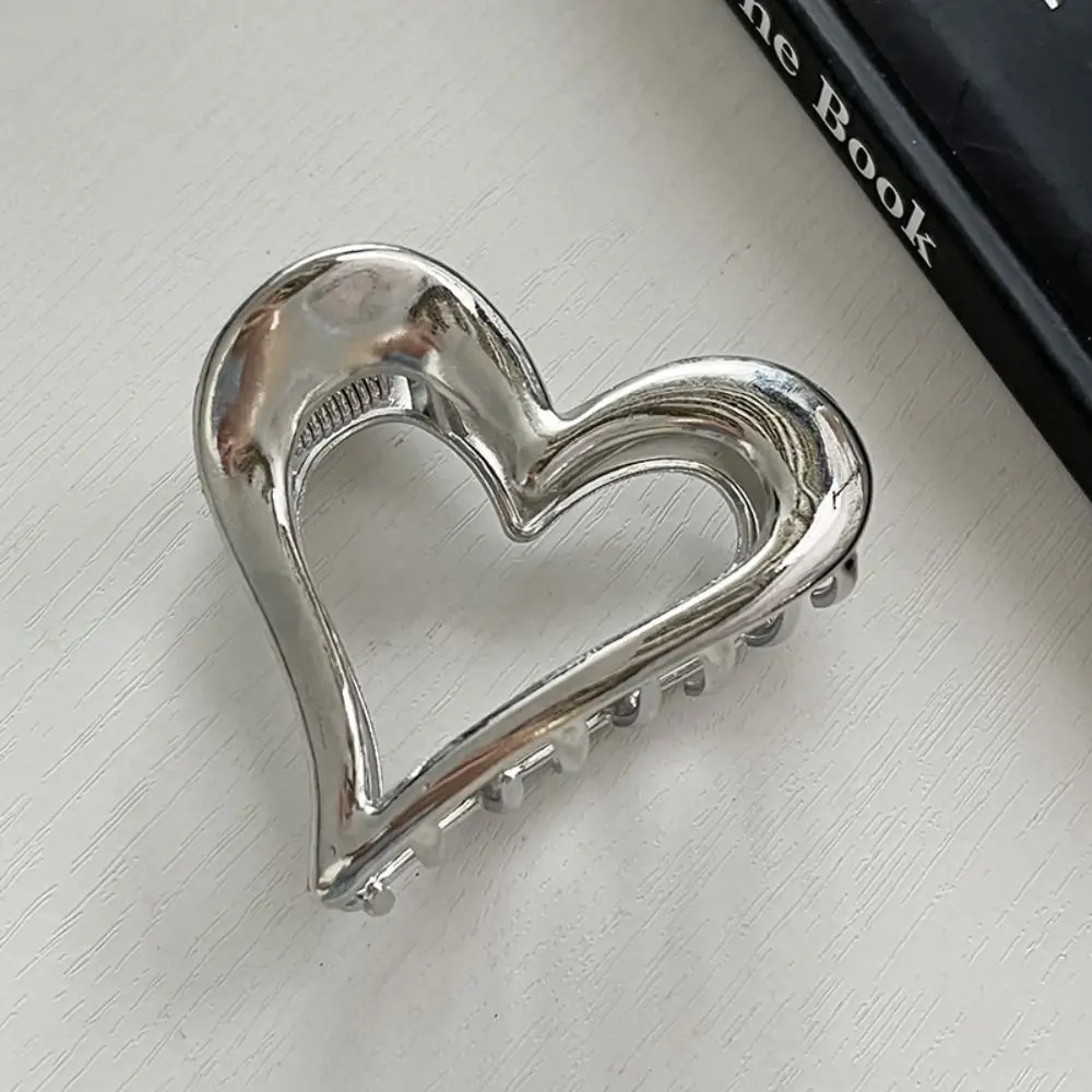

Cute Y2k Love Heart Metal Hair Claw Hollow Alloy Ponytail Claw Clip Ponytail Holder Kroean Style Geometric Shark Clip Girl
